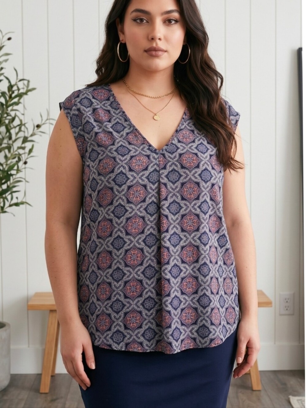 DR2 Navy & Coral Pattern V-Neck Top 1x